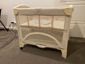 Arms Reach Mini ARC Co-Sleeper bedside baby bassinet/cot