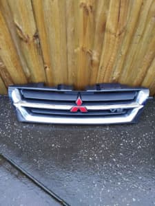 Mitsubishi Pajero Front Grille - Suit Nm / Np Models