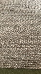Weaved floor rug