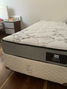 Sealy Single XL mattress and emsemble