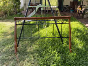 Free queen size bed frame