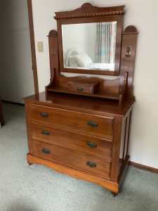 Antique 3 drawer dressing table with mirror