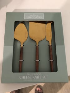 FREE Cheese Knife Set
