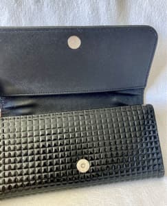 WALLET/CLUTCH, Good Condition, Lots of Compartments, Comes w box