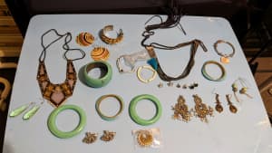 Woman's accessories in bulk for sale