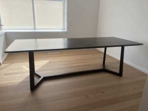 Dining table 6 - 8 seater