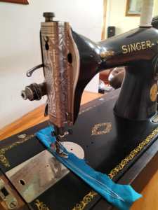 Only $150 ! Superb old vintage Singer Hand crank sew machine no hood 