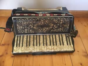 Rare Vintage Rauner German Accordion with hard case