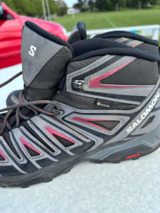Salomon hiking boots GORE TEX US 11