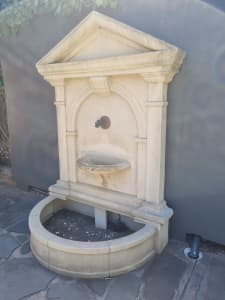 Garden fountain with pump in great condition 