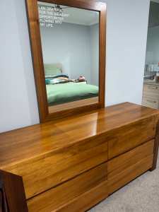 Freedom Chest of drawers with large mirror