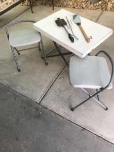 Foldable adjustable table and 2 stools