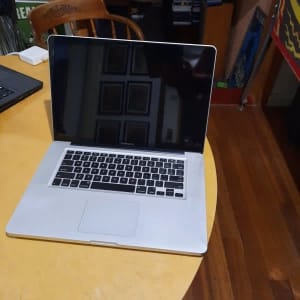 15 inch i7 Quad Core Macbook Pro 2012 new install Mac OS