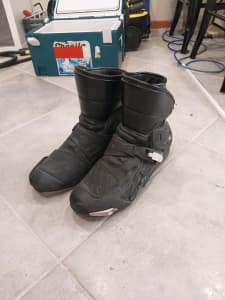 Mens motorcycle boots size 42 Euro