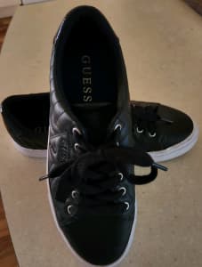 GUESS SHOES SIZE 7US 