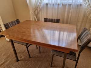 Dining Room Table. Extendable, with chairs.