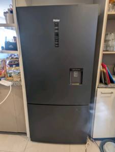 Fridge freezer combo. 433L with cold water dispenser.