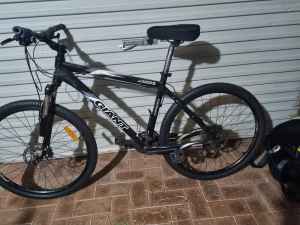 2x giant Mountain bikes ,priced to sell quickly