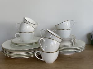 The gold collection set(cup, saucer, plate, bowl)