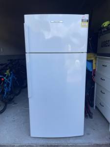 Fisher and paykel fridge 517L good working condition