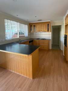 Full Large Kitchen FOR SALE