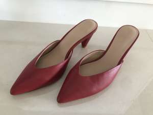 Red WITCHERY First Edition Leather Slipper Heels $10. Size 9.