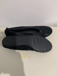 Louis Vuitton Lock it Flat Mule size 9/40, Women's Shoes, Gumtree  Australia Swan Area - Caversham