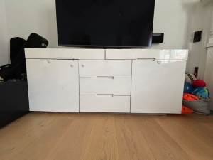White display cabinet