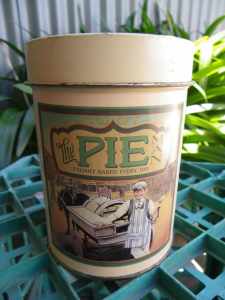 OLD DECORATIVE THE PIE MAN TIN BY MAXWELL HOUSE COFFEE