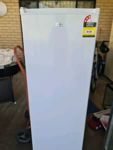 stirling 84l bar freezer