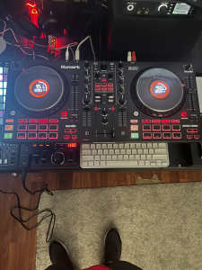 DJ NUMARK mixtrack platinum fx