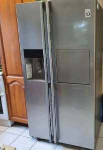 LG DOUBLE DOOR FRIDGE-Freezer