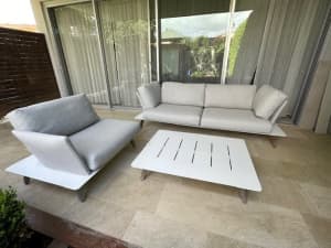 Outdoor lounge setting, white solid aluminium frame 3 Pc