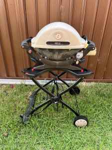 Baby Weber bbq comes with trolley in used condition
