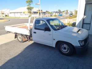 2000 TOYOTA HILUX 5 SP MANUAL C/CHAS