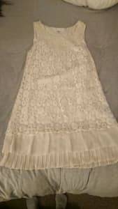 Forever new cream lace dress size 8 loose fit worn once