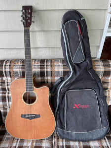 Tanglewood Winterleaf Acoustic Guitar with Case