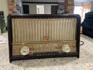 Philips Bakelite Radio 1957