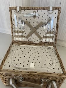 David Jones Picnic Hamper and Blanket for Two (New and complete)