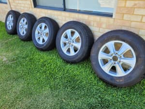 Toyota Landcruiser 300 series GXL Rims and Tyres