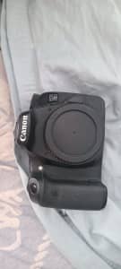 Canon EOS 70D - slight damage to body