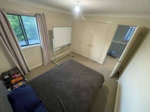 ROOM FOR RENT FOR COUPLE OR TWO GIRLS