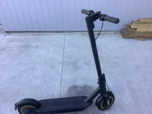 1200w Scooter virtually new $500