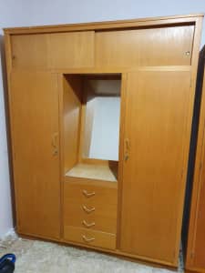 4 wardrobes in good condition give away free