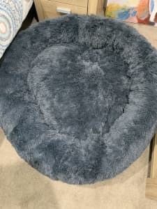 Soft round dog bed