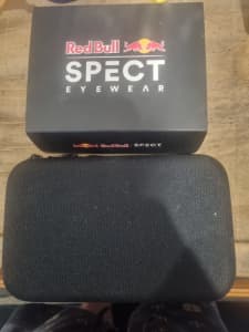 brand new never worn red bull flow 002 sunglasses with primz lenzes