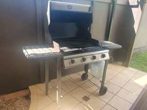 FREE 4 burner bbq - great working condition 