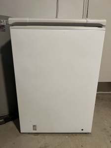 FISHER & PAYKEL White Chest Freezer 164L Model - H160