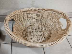 Laundry basket made in rattan for sale