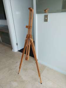 Artist easel. Made in Italy. Good condition